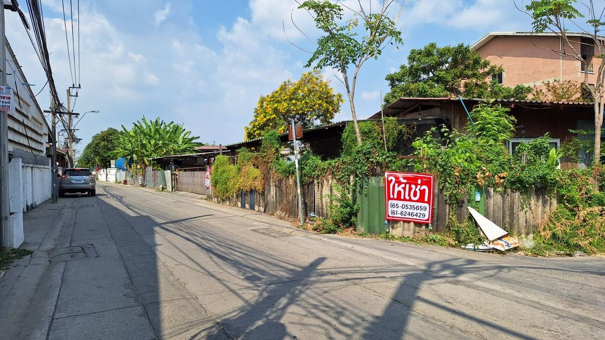 For RentLandChaengwatana, Muangthong : Land for rent 329 sq. Wah, Chaeng Watthana Road, Soi 6, Lak Si, Bangkok, near the main road (N.930)