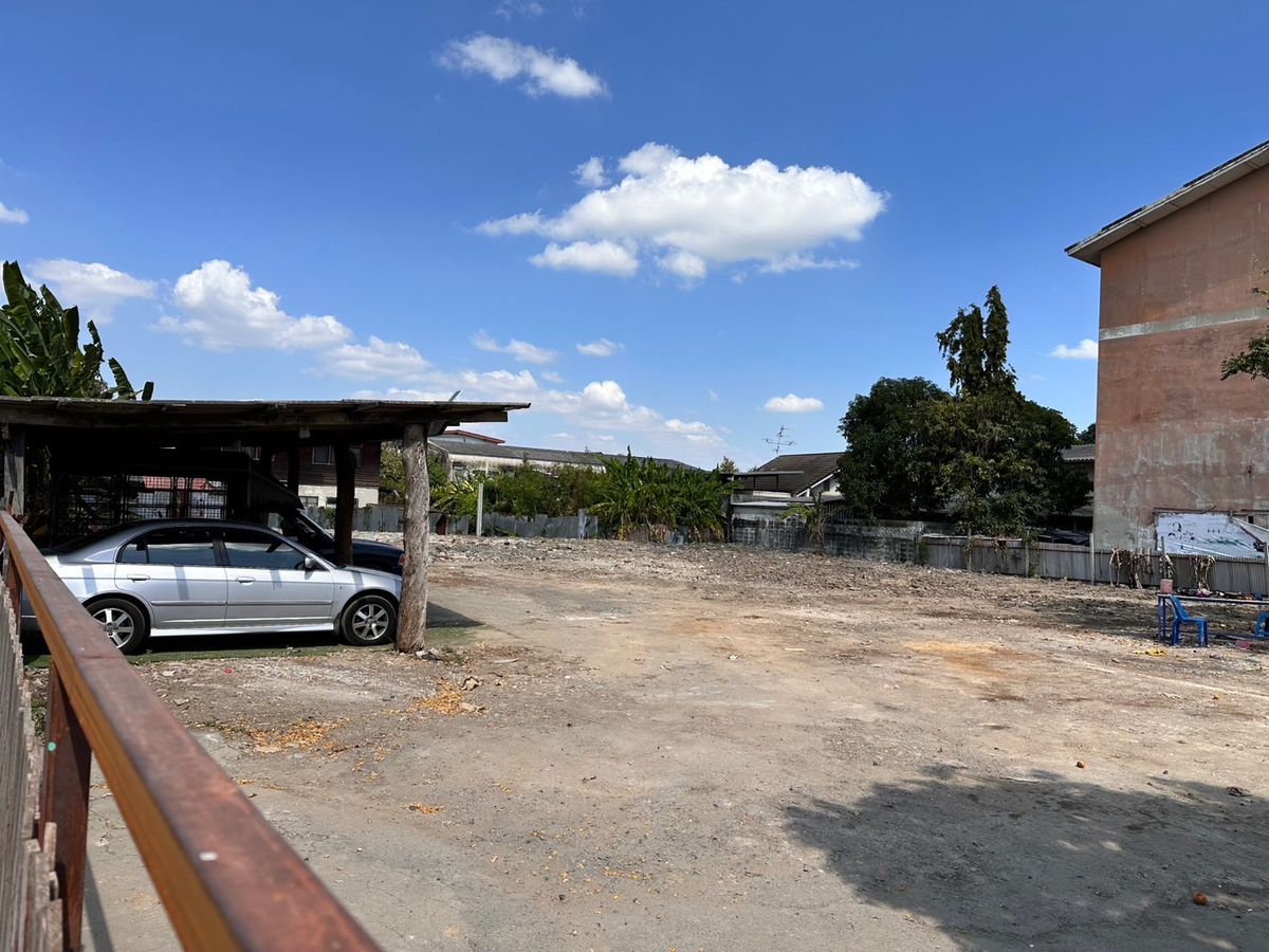 For RentLandChaengwatana, Muangthong : Land for rent 329 sq. Wah, Chaeng Watthana Road, Soi 6, Lak Si, Bangkok, near the main road (N.930)