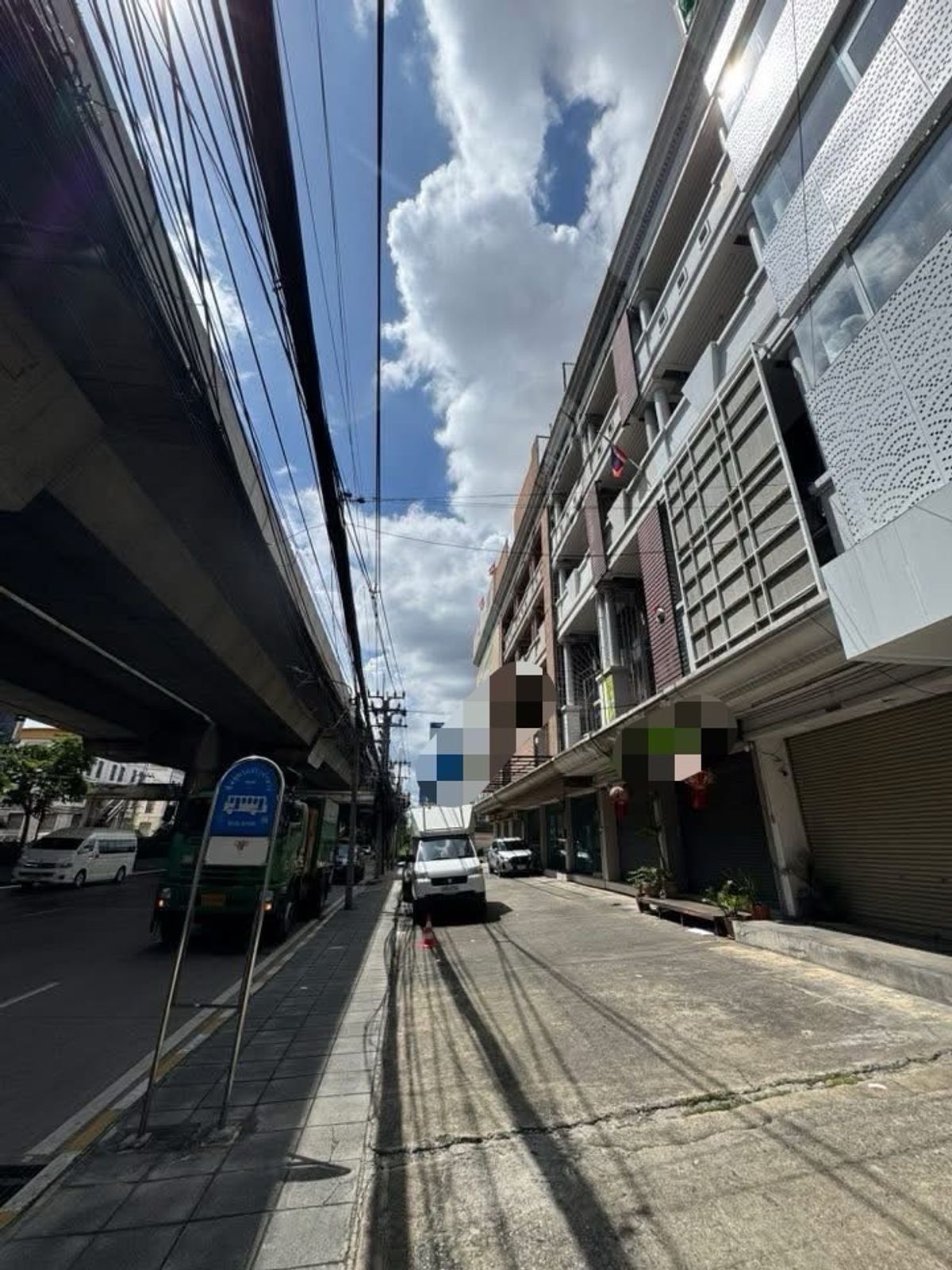 For RentHome OfficeRama9, Petchburi, RCA : Home office for rent with Rama 9 furniture near The Nine, shop, cafe, restaurant and registration. The company has a good location near the expressway, very convenient to travel.