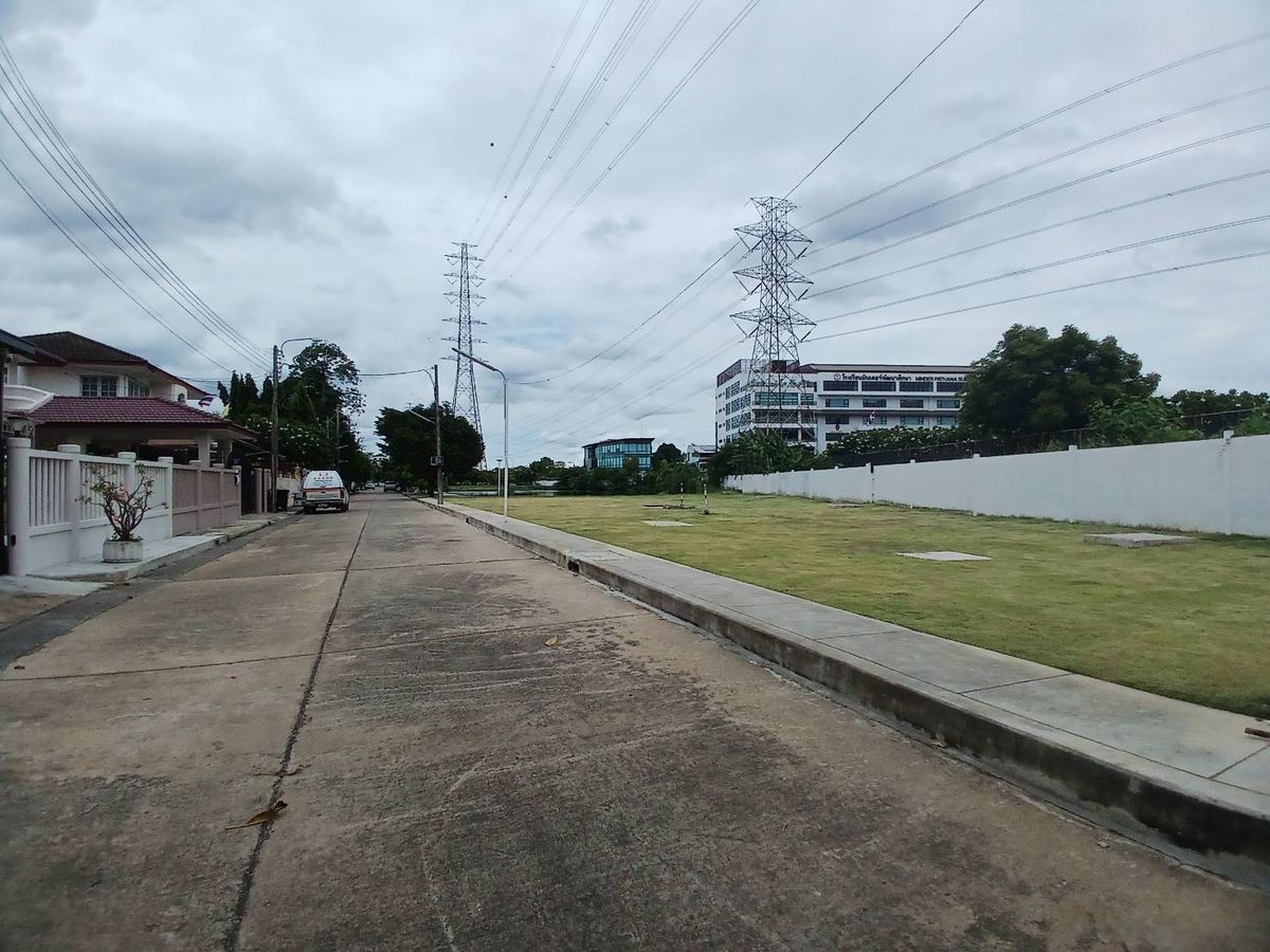 For RentHousePattanakan, Srinakarin : Rent a detached house, Phatthanakan 57, 319 sq.m. with a swimming pool and personal fisnet (N.934)