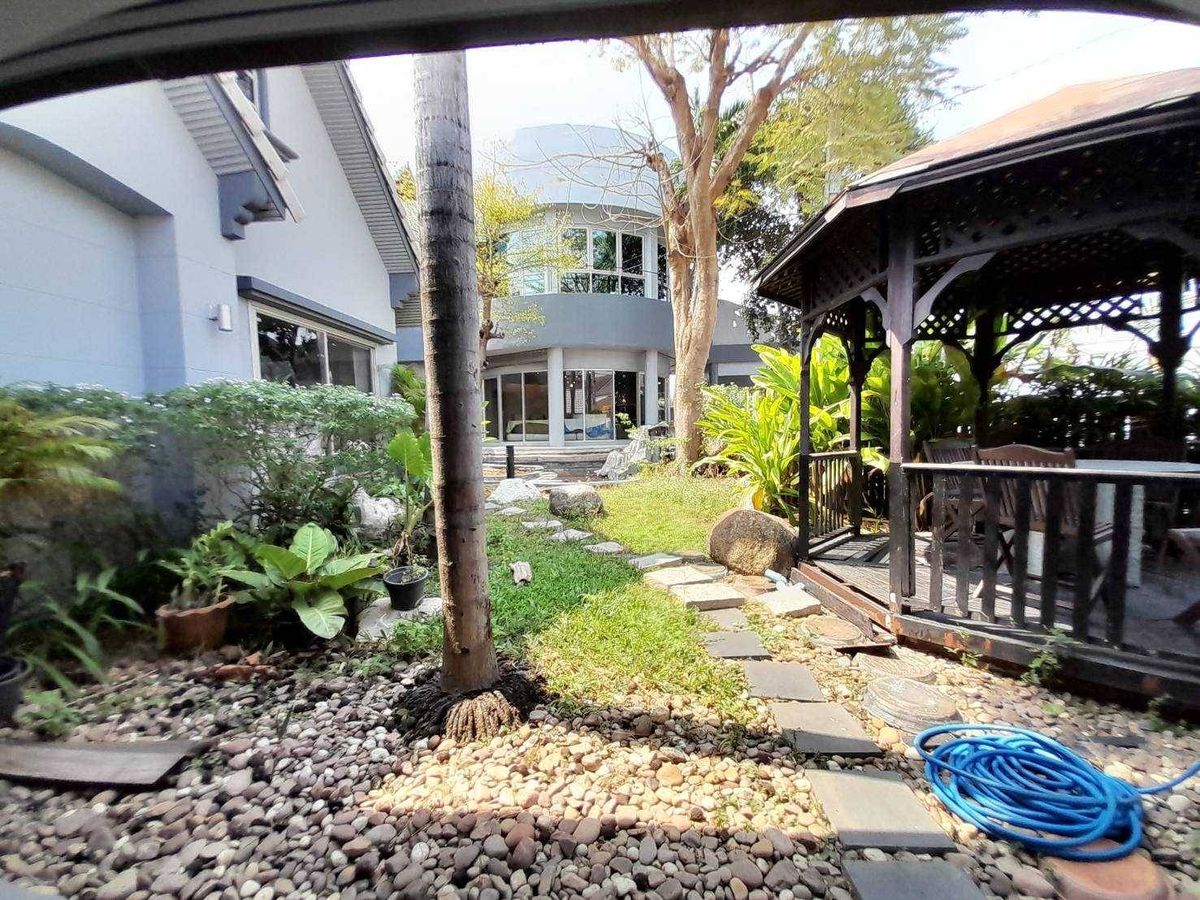 For RentHousePattanakan, Srinakarin : Rent a detached house, Phatthanakan 57, 319 sq.m. with a swimming pool and personal fisnet (N.934)