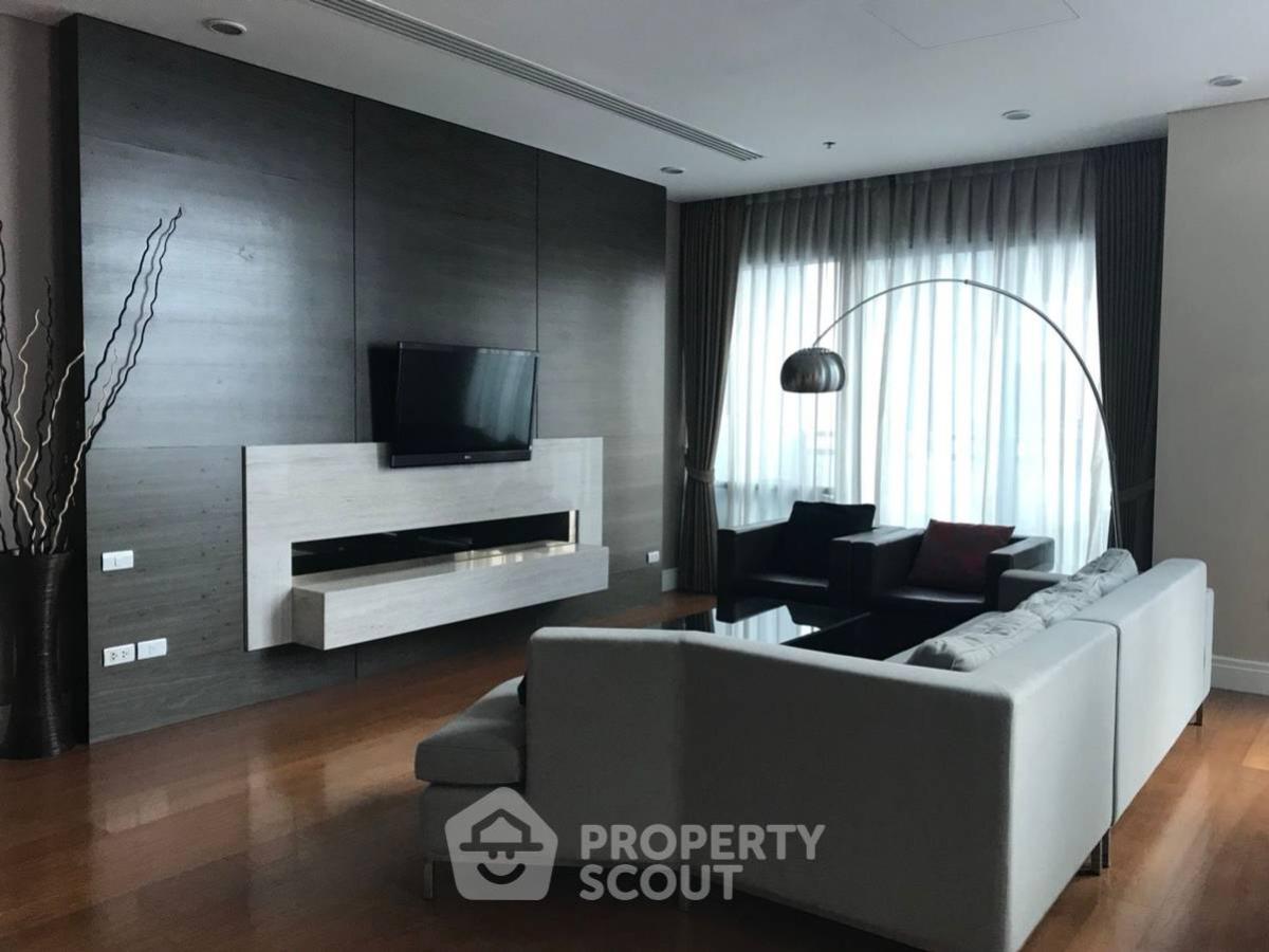 For RentCondoSukhumvit, Asoke, Thonglor : 3-BR Condo at Bright Sukhumvit 24 Condominium near BTS Phrom Phong