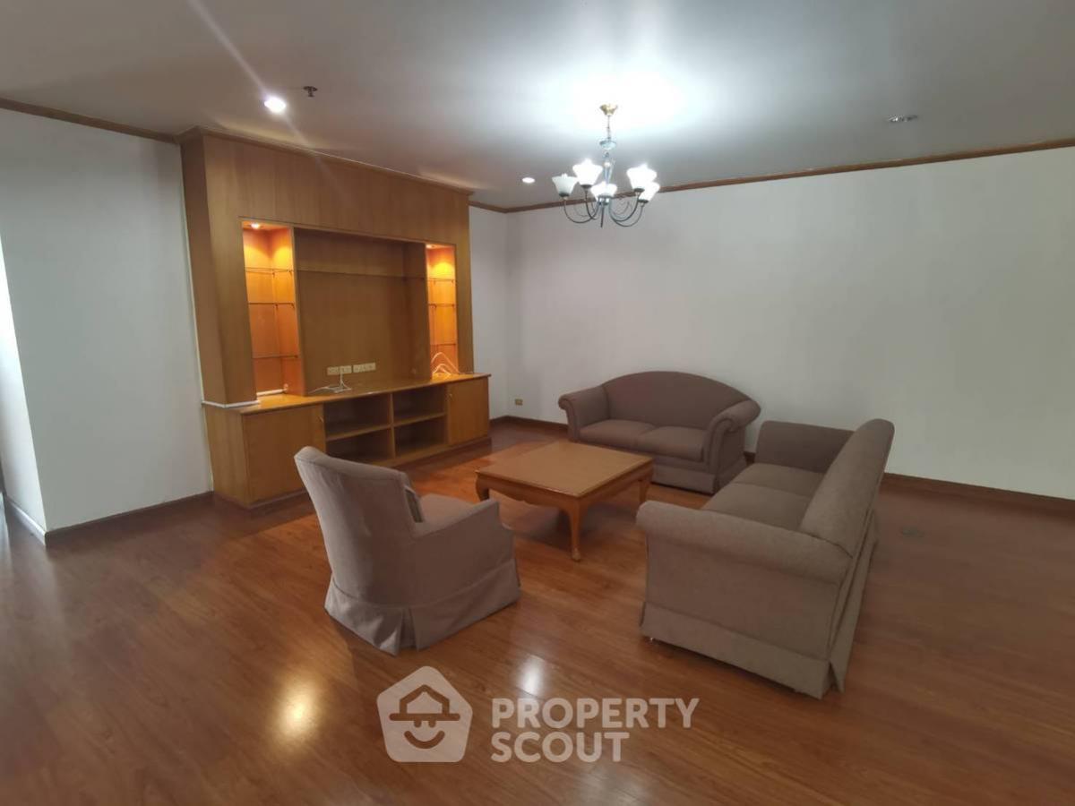 ให้เช่าคอนโดสุขุมวิท อโศก ทองหล่อ : อพาร์ทเมนต์ 3-ห้องนอน ใกล้ BTS เอกมัย