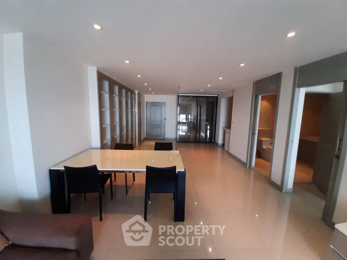 For RentCondoSathorn, Narathiwat : 1-BR Condo at Nusa State Tower Condominium near BTS Saphan Taksin