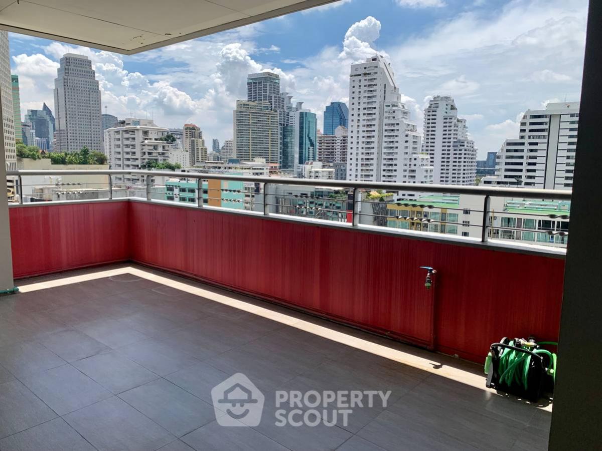 For RentCondoNana, North Nana,Sukhumvit13, Soi Nana : 3-BR Condo at Baan Prida Condominium near BTS Nana