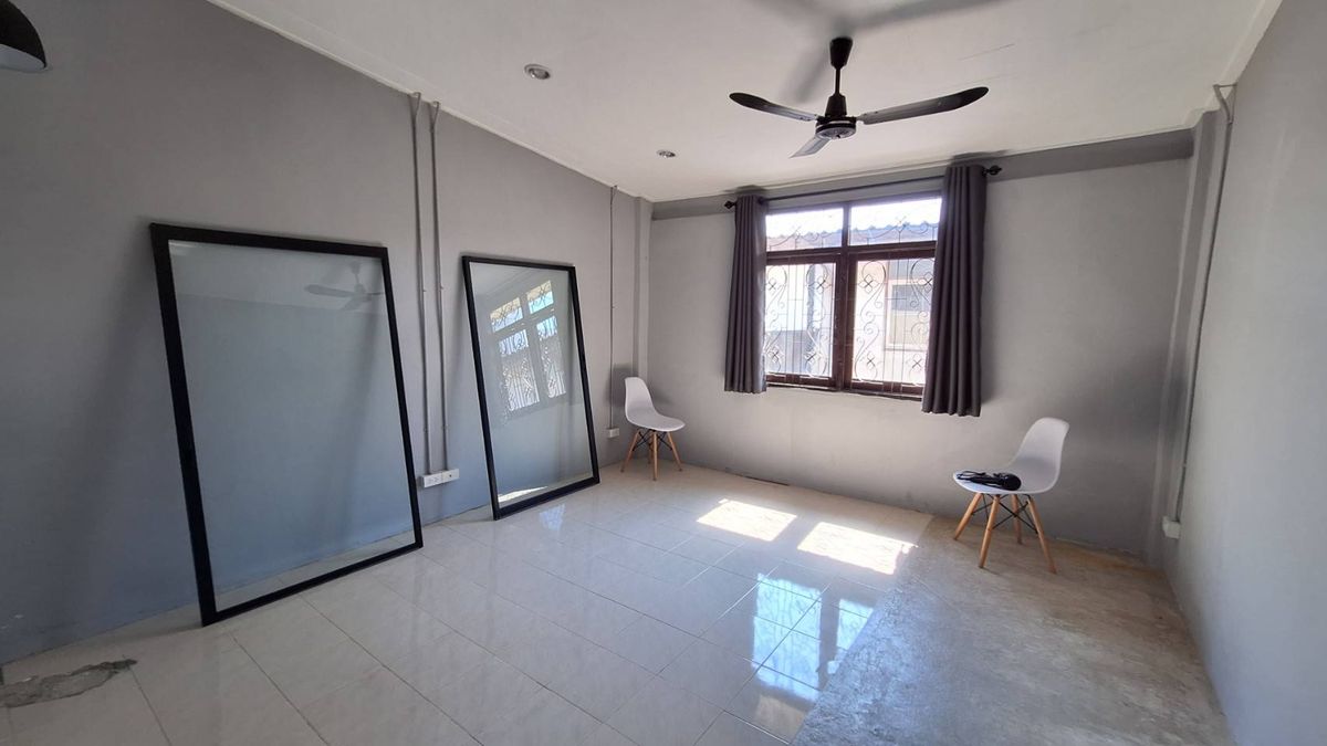 For RentTownhomeOnnut, Udomsuk : Rent a commercial building, Sukhumvit 95 Near BTS Bangchak (N.856)