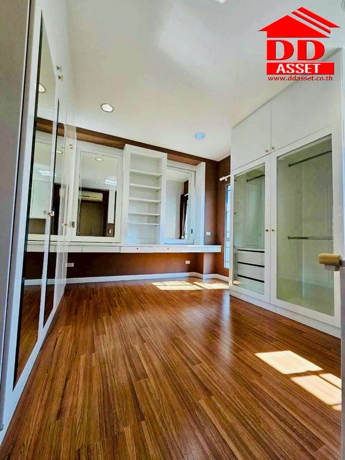 For RentHouseSamut Prakan,Samrong : For Rent Nantawan Srinakarin Nantawan Srinakarin Code: H8139