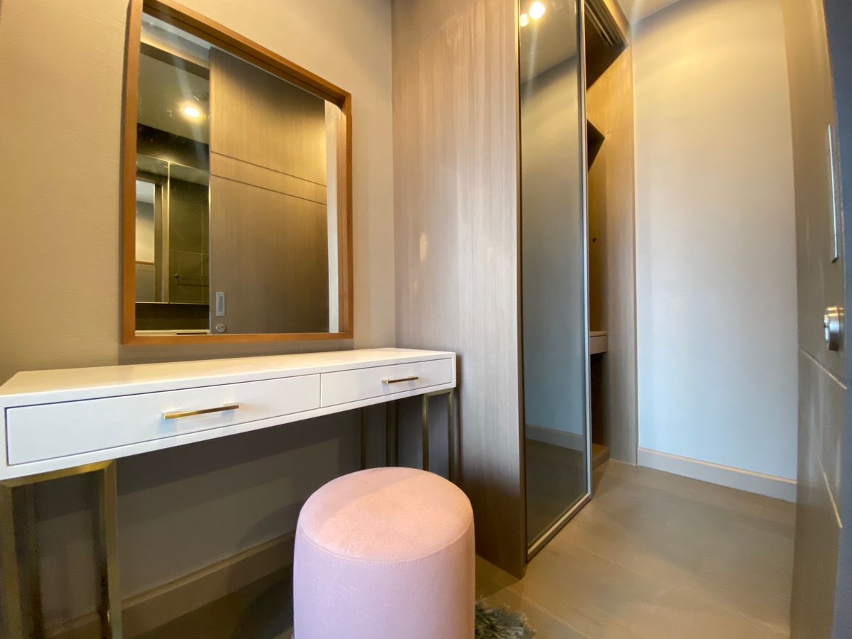 For RentCondoRama9, Petchburi, RCA : 1 bedroom for rent, fully furnished at the most luxurious condo on Phetchaburi-Asoke intersection, near Singha Complex, MRT Phetchaburi, SWU.