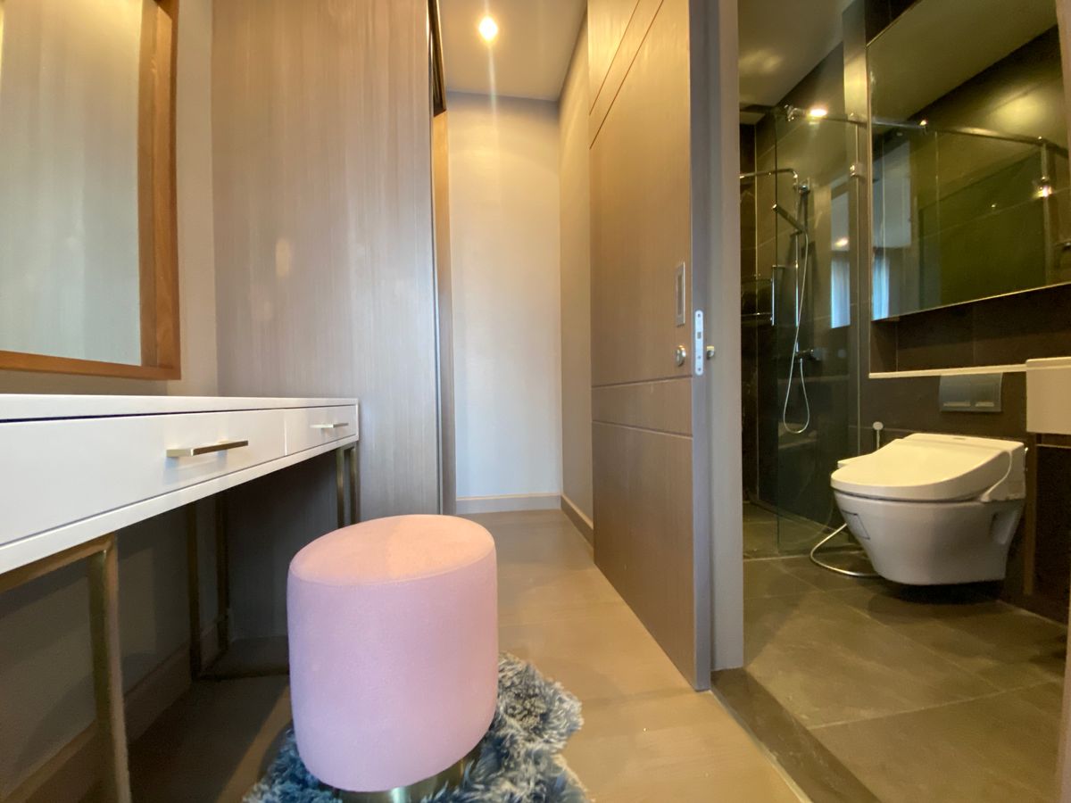 For RentCondoRama9, Petchburi, RCA : 1 bedroom for rent, fully furnished at the most luxurious condo on Phetchaburi-Asoke intersection, near Singha Complex, MRT Phetchaburi, SWU.