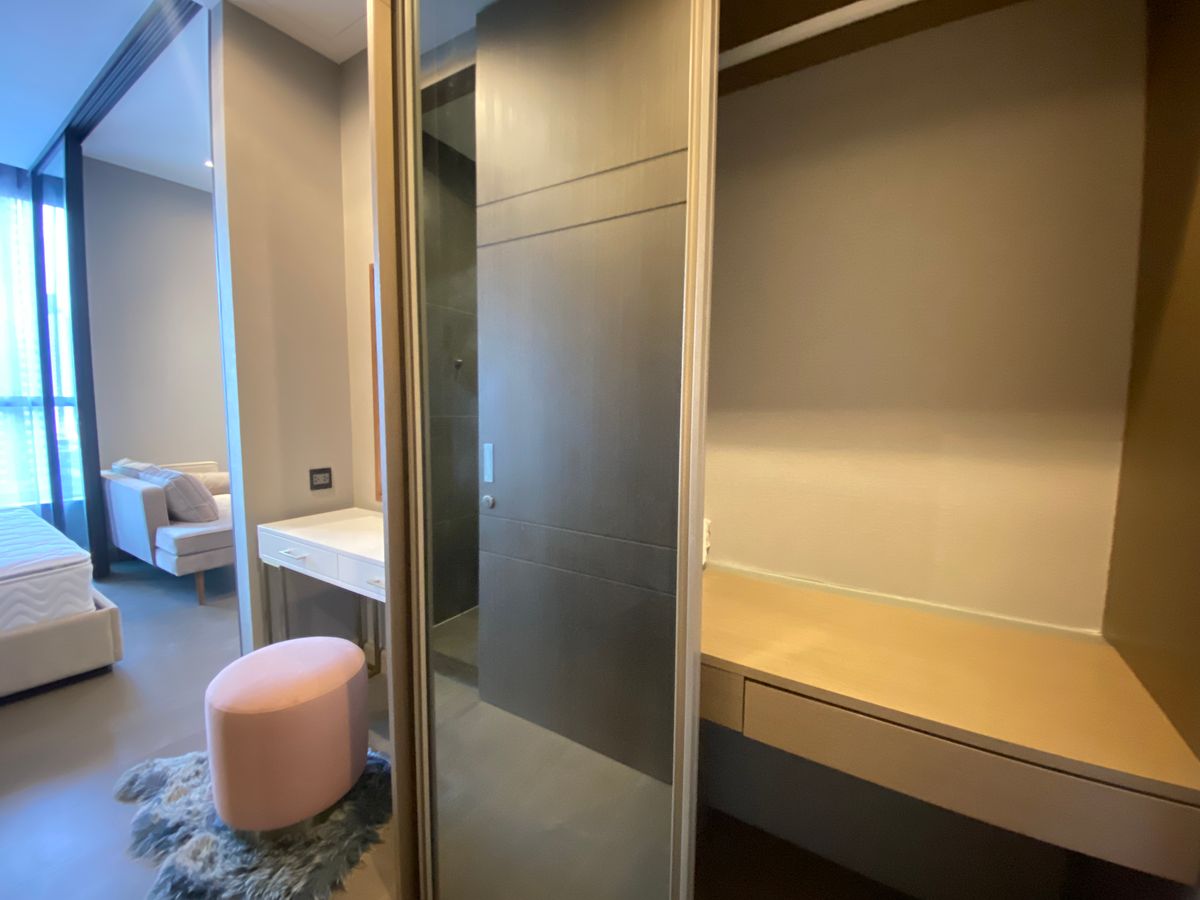 For RentCondoRama9, Petchburi, RCA : 1 bedroom for rent, fully furnished at the most luxurious condo on Phetchaburi-Asoke intersection, near Singha Complex, MRT Phetchaburi, SWU.