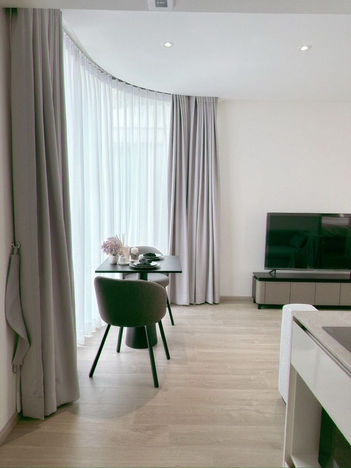 For RentCondoSukhumvit, Asoke, Thonglor : ปล่อยเช่า FYNN ASOKE