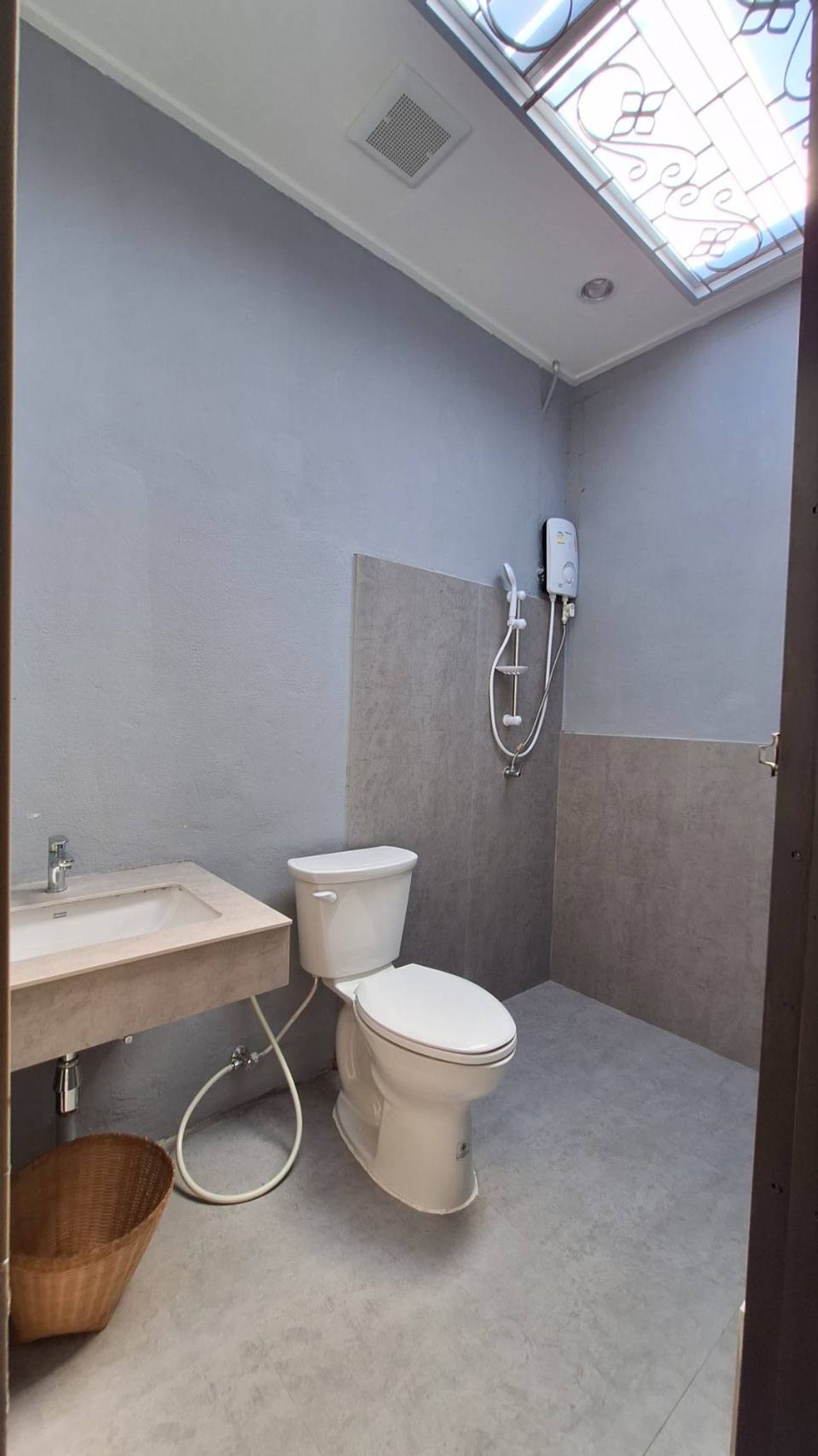 For RentTownhomeOnnut, Udomsuk : Rent a commercial building, Sukhumvit 95 Near BTS Bangchak (N.856)