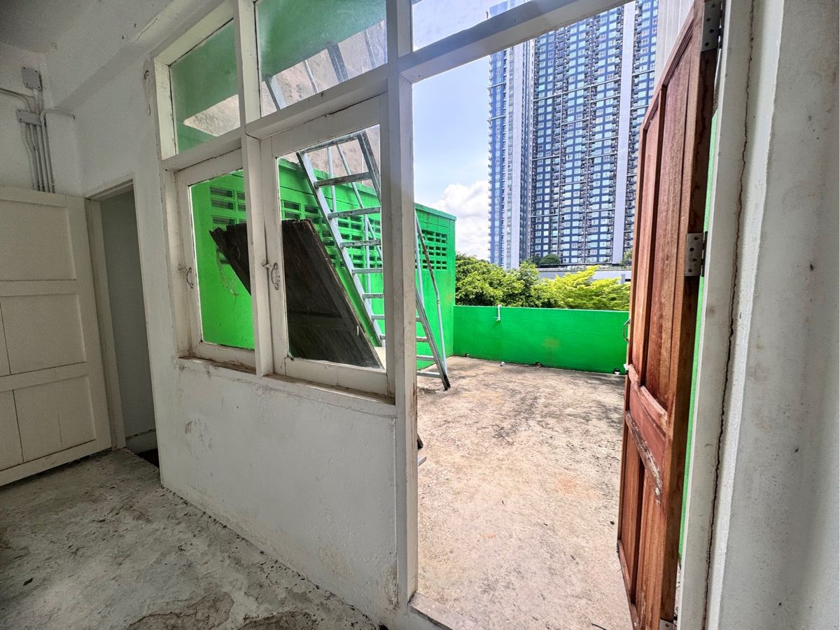 For RentShop HouseOnnut, Udomsuk : Rental of Phanit Onnut Building Next to Sukhumvit 77 Road (N.1680)