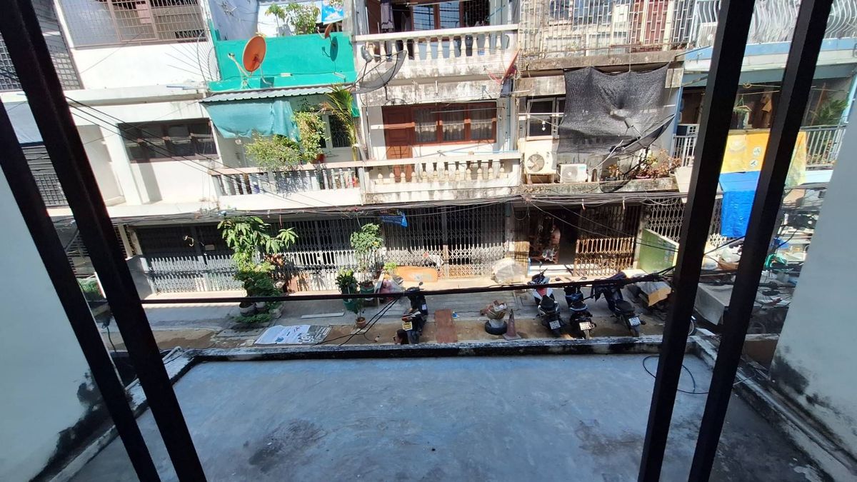 For RentTownhomeOnnut, Udomsuk : Rent a commercial building, Sukhumvit 95 Near BTS Bangchak (N.856)