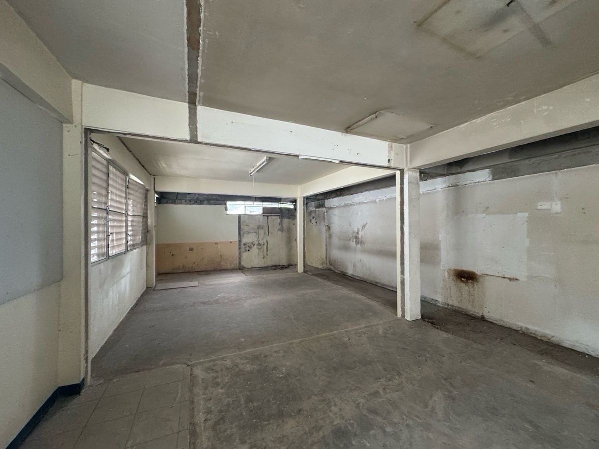 For RentRetail SpaceSathorn, Narathiwat : For rent, 5 -story building, Sathorn, near BTS, Channel 540 meters, good location, Narathiwat Rajanagarindra / Silom / St. Louis / Pan Daeng Road / Surawong, with additional parking + rental.