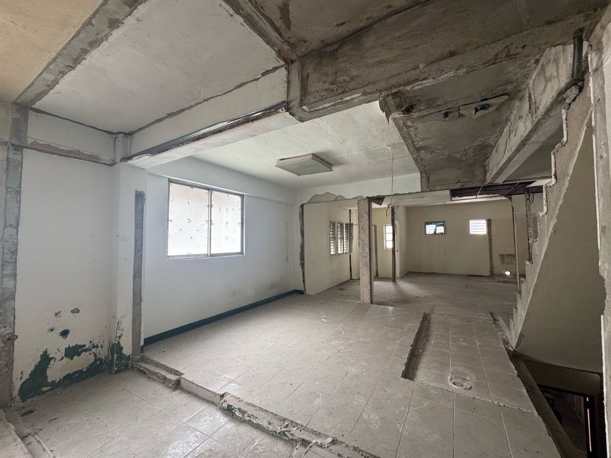 For RentRetail SpaceSathorn, Narathiwat : For rent, 5 -story building, Sathorn, near BTS, Channel 540 meters, good location, Narathiwat Rajanagarindra / Silom / St. Louis / Pan Daeng Road / Surawong, with additional parking + rental.