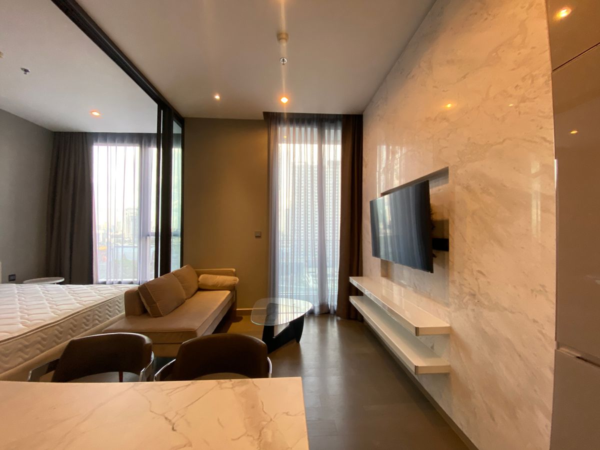 For RentCondoRama9, Petchburi, RCA : 1 bedroom for rent, fully furnished at the most luxurious condo on Phetchaburi-Asoke intersection, near Singha Complex, MRT Phetchaburi, SWU.