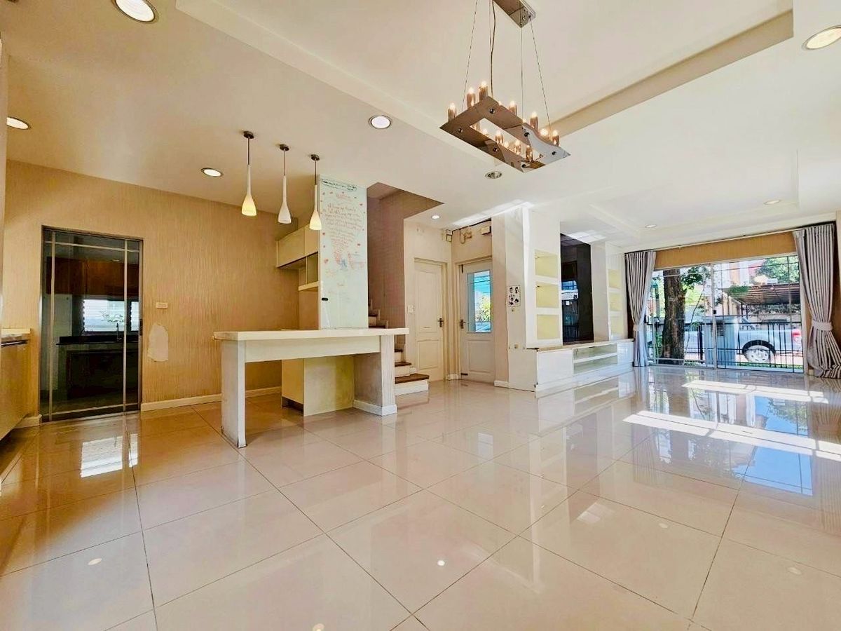 For RentHouseSamut Prakan,Samrong : For Rent Nantawan Srinakarin Nantawan Srinakarin Code: H8139