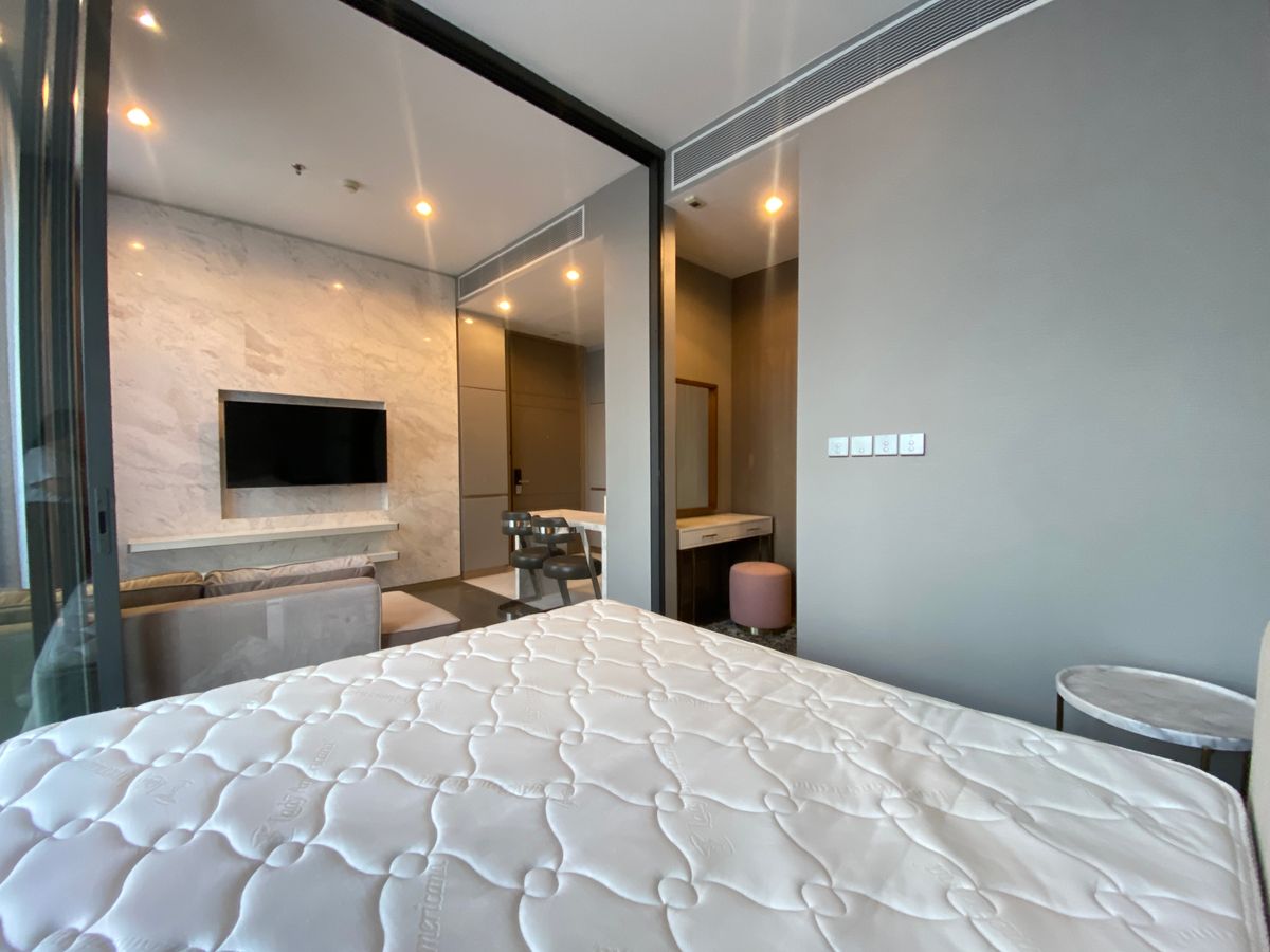 For RentCondoRama9, Petchburi, RCA : 1 bedroom for rent, fully furnished at the most luxurious condo on Phetchaburi-Asoke intersection, near Singha Complex, MRT Phetchaburi, SWU.