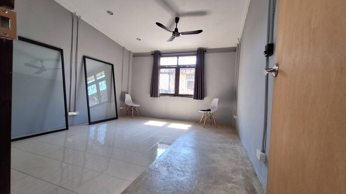 For RentTownhomeOnnut, Udomsuk : Rent a commercial building, Sukhumvit 95 Near BTS Bangchak (N.856)