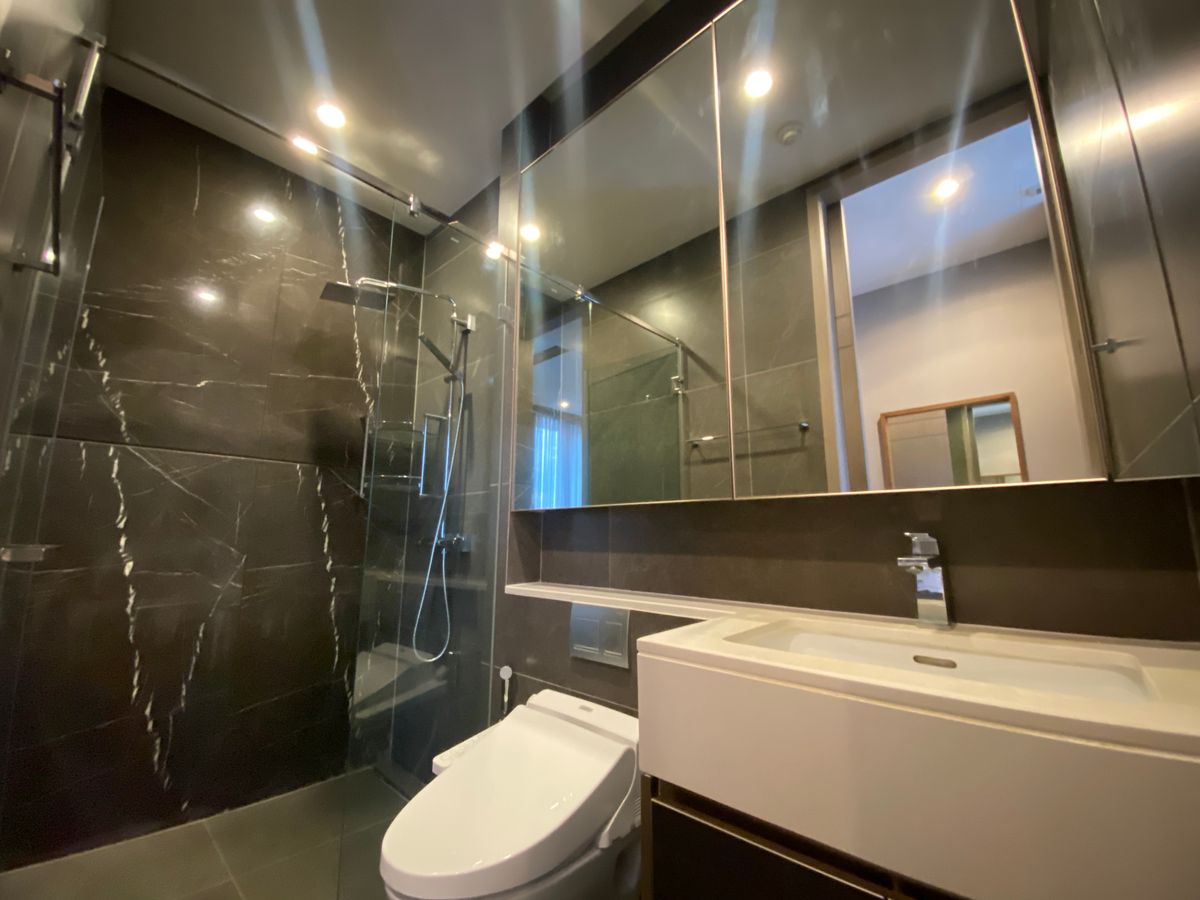 For RentCondoRama9, Petchburi, RCA : 1 bedroom for rent, fully furnished at the most luxurious condo on Phetchaburi-Asoke intersection, near Singha Complex, MRT Phetchaburi, SWU.