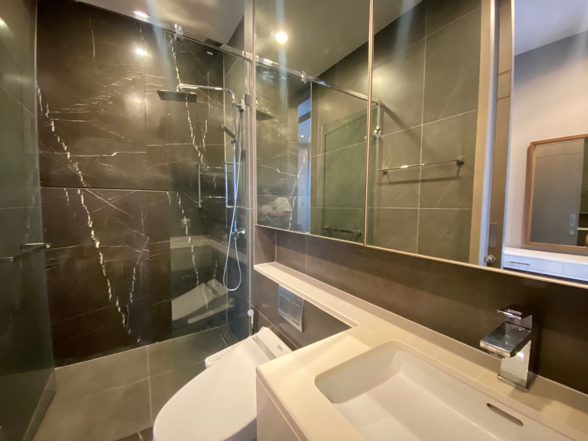 For RentCondoRama9, Petchburi, RCA : 1 bedroom for rent, fully furnished at the most luxurious condo on Phetchaburi-Asoke intersection, near Singha Complex, MRT Phetchaburi, SWU.