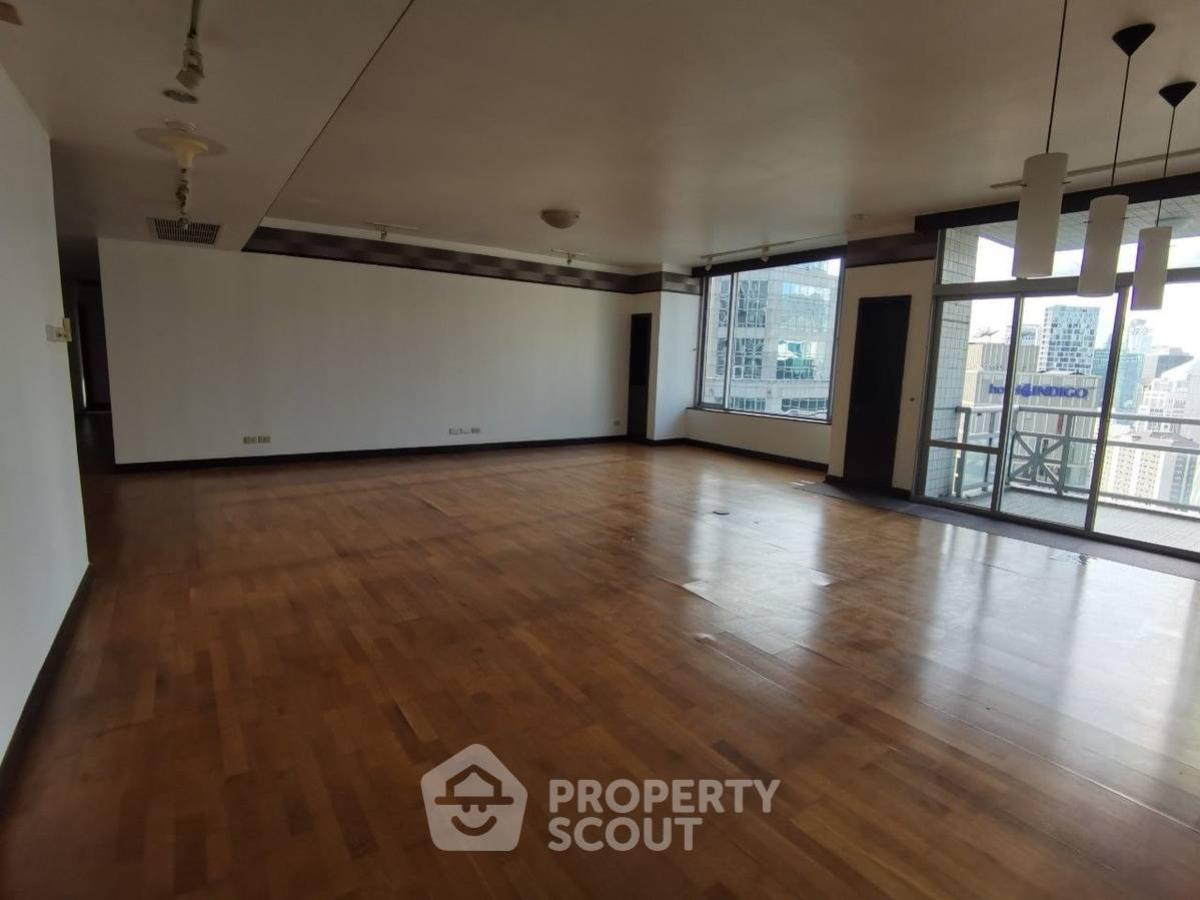 For SaleCondoWitthayu, Chidlom, Langsuan, Ploenchit : 3-BR Condo at All Seasons Mansion Condominium near BTS Phloen Chit