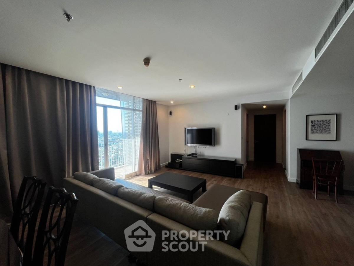 For SaleCondoSathorn, Narathiwat : 2-BR Condo at Urbana Sathorn Condominium near BTS Sala Daeng