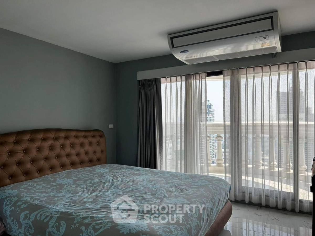 For SaleCondoSathorn, Narathiwat : 1-BR Condo at Nusa State Tower Condominium near BTS Saphan Taksin