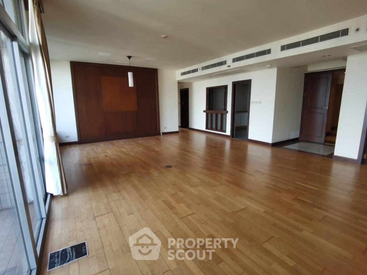 For SaleCondoWitthayu, Chidlom, Langsuan, Ploenchit : 3-BR Condo at All Seasons Mansion Condominium near BTS Phloen Chit