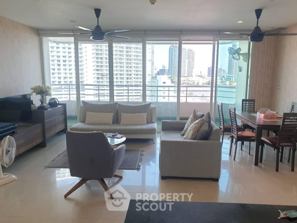 For SaleCondoWongwianyai, Charoennakor : 3-BR Condo at Watermark Chaophraya near BTS Krung Thon Buri
