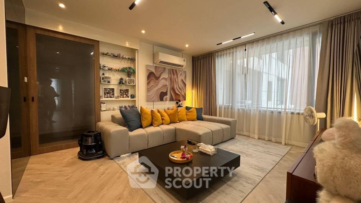 For SaleCondoSathorn, Narathiwat : 1-BR Condo at Baan Piya Sathorn near MRT Si Lom