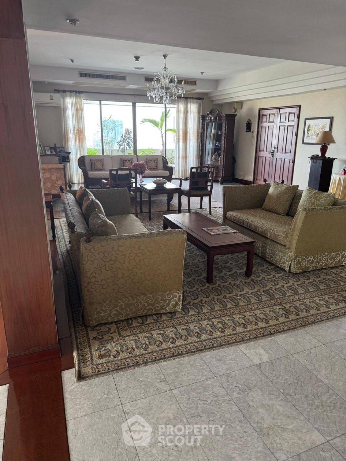 For SaleCondoSukhumvit, Asoke, Thonglor : 4-BR Condo at Oriental Towers Condominium near BTS Ekkamai