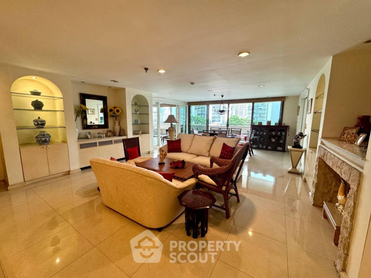For SaleCondoKhlongtoei, Kluaynamthai : 3-BR Condo at Fairview Tower near BTS Asok