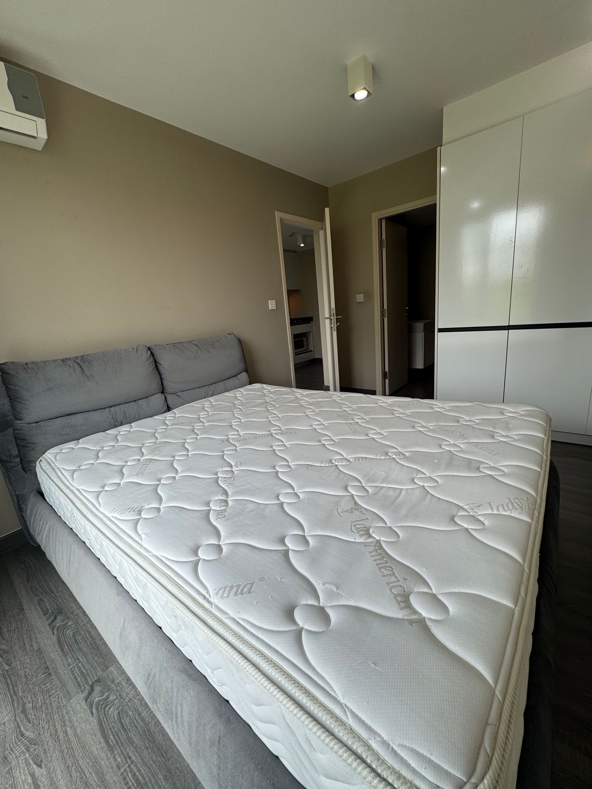 ขายคอนโดสุขุมวิท อโศก ทองหล่อ : Maestro 39 ขายพร้อมผู้เช่า! 🔥 ขายขาดทุนเกือบล้าน! ✅ ขาย 3.6 ลบ. 🔑 30.40 ตร.ม. ✨ Rental Yield 6% ต่อปี 📅 ค่าเช่า 18,000 บาท/เดือน 🚫 ไม่รับ Co-agent