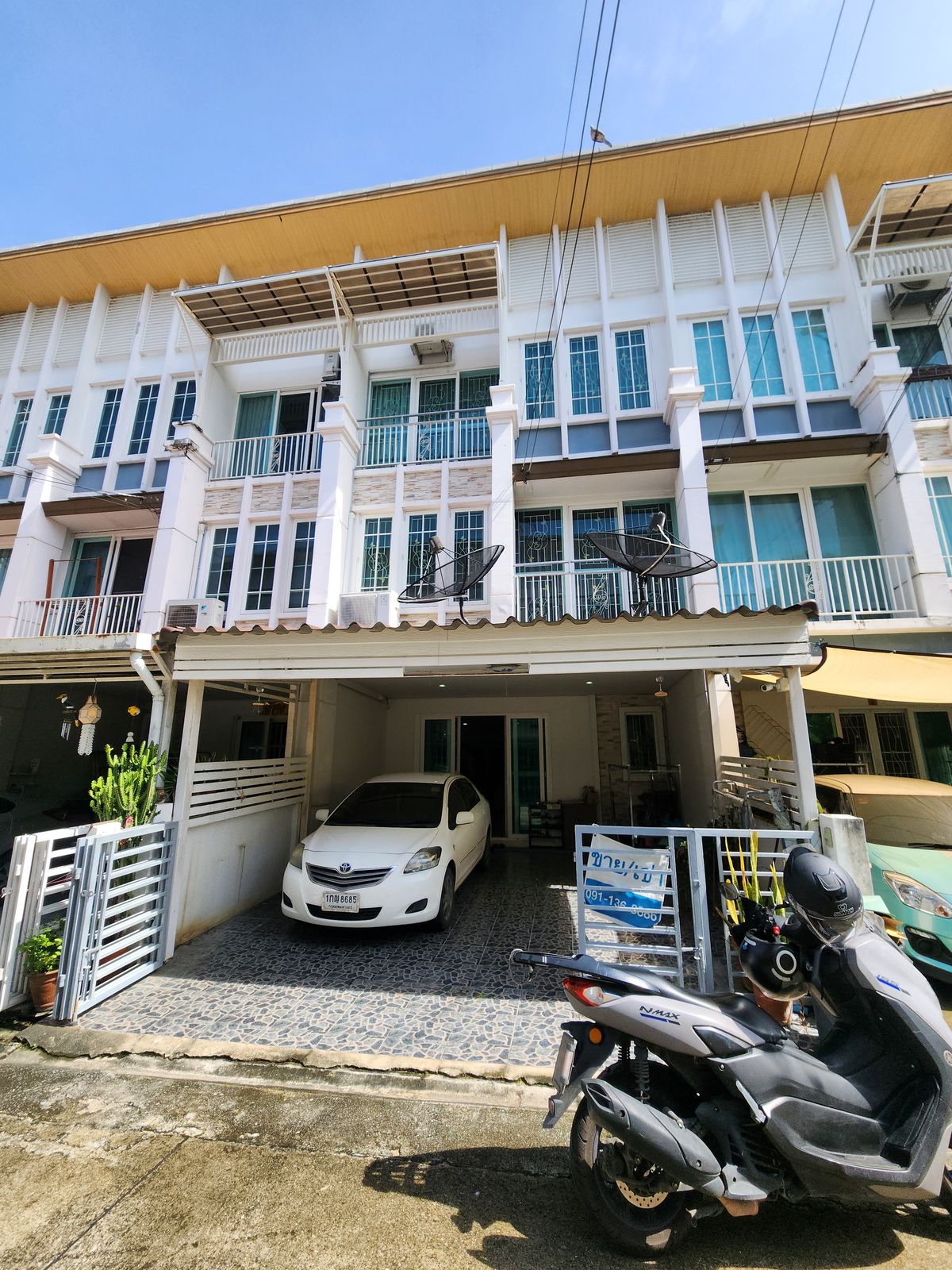 ให้เช่าทาวน์โฮมพระราม 5 ราชพฤกษ์ บางกรวย : ลดราคา**บ้านว่างครับผม 2 ห้องมาสเตอร์เบดรูม**หมู่บ้านโกลเด้นทาวน์ ปิ่นเกล้า-จรัญสนิทวงศ์📌📌ซอยที่ 7 เพื่อนบ้านดี อยู่ใกล้ทางเข้าโครงการเดินทางสะดวก