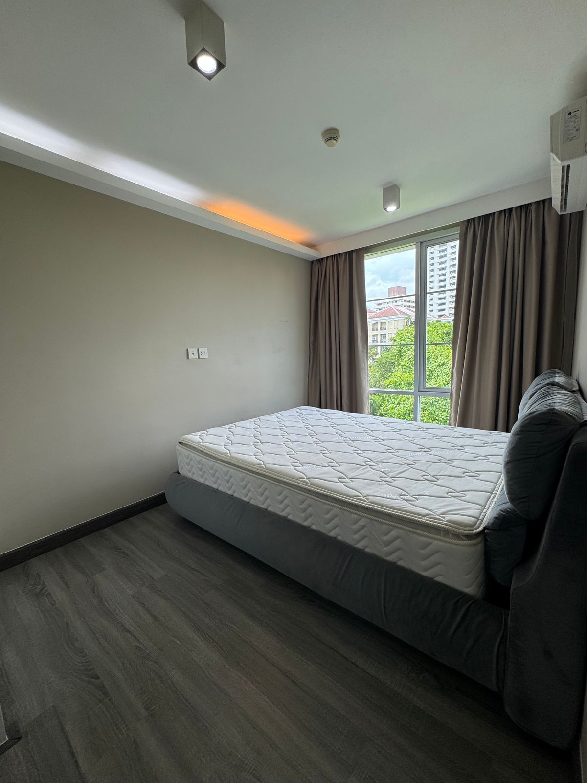 ขายคอนโดสุขุมวิท อโศก ทองหล่อ : Maestro 39 ขายพร้อมผู้เช่า! 🔥 ขายขาดทุนเกือบล้าน! ✅ ขาย 3.6 ลบ. 🔑 30.40 ตร.ม. ✨ Rental Yield 6% ต่อปี 📅 ค่าเช่า 18,000 บาท/เดือน 🚫 ไม่รับ Co-agent