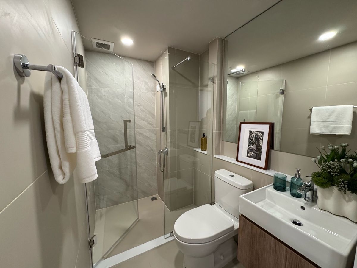 For SaleCondoSathorn, Narathiwat : Life Sathorn-Narathiwat 22 Low-Rise, 8 floors, Central Sathorn, Narathiwat, Rama 3, near BTS Chong Nonsi and BRT Chan Road