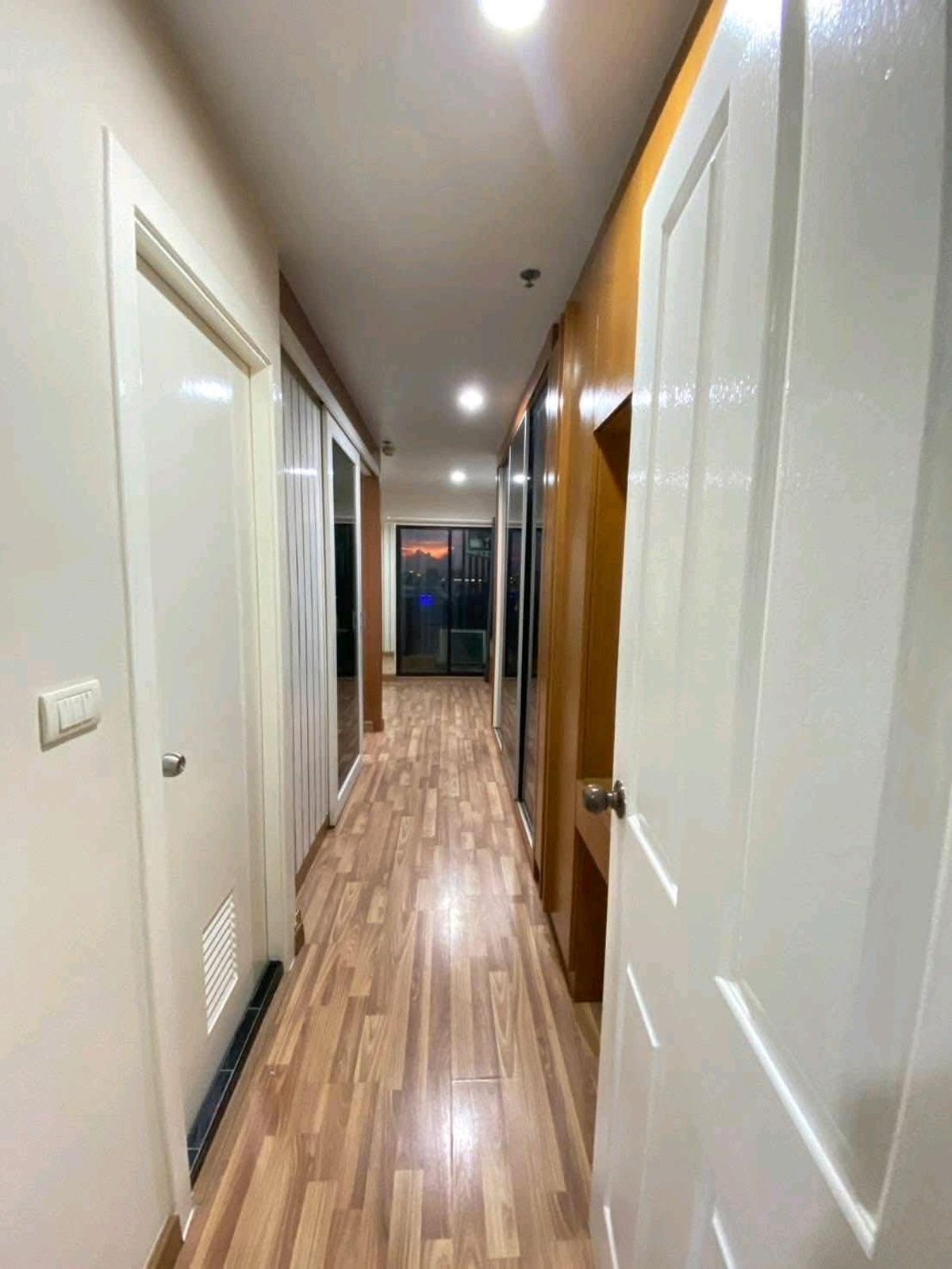ให้เช่าคอนโดวิภาวดี ดอนเมือง หลักสี่ : Regent Home 15 แจ้งวัฒนะ – หลักสี่ ใกล้รถไฟฟ้า วัดพระศรีฯ
แต่งครบ พร้อมเฟอร์ + เครื่องใช้ไฟฟ้าใหม่ 📦