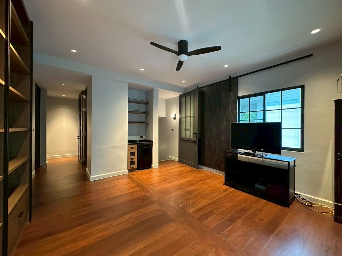 For RentHouseSukhumvit, Asoke, Thonglor : For rent House in Thonglor!🎈 3-storey house 4 bedroom 6 bathroom fully furnished ready to move in near BTS Thonglor