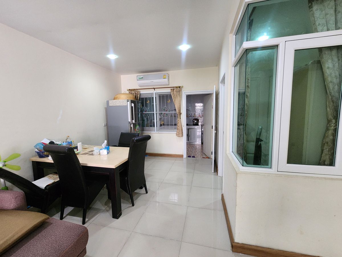 ให้เช่าทาวน์โฮมพระราม 5 ราชพฤกษ์ บางกรวย : ลดราคา**บ้านว่างครับผม 2 ห้องมาสเตอร์เบดรูม**หมู่บ้านโกลเด้นทาวน์ ปิ่นเกล้า-จรัญสนิทวงศ์📌📌ซอยที่ 7 เพื่อนบ้านดี อยู่ใกล้ทางเข้าโครงการเดินทางสะดวก