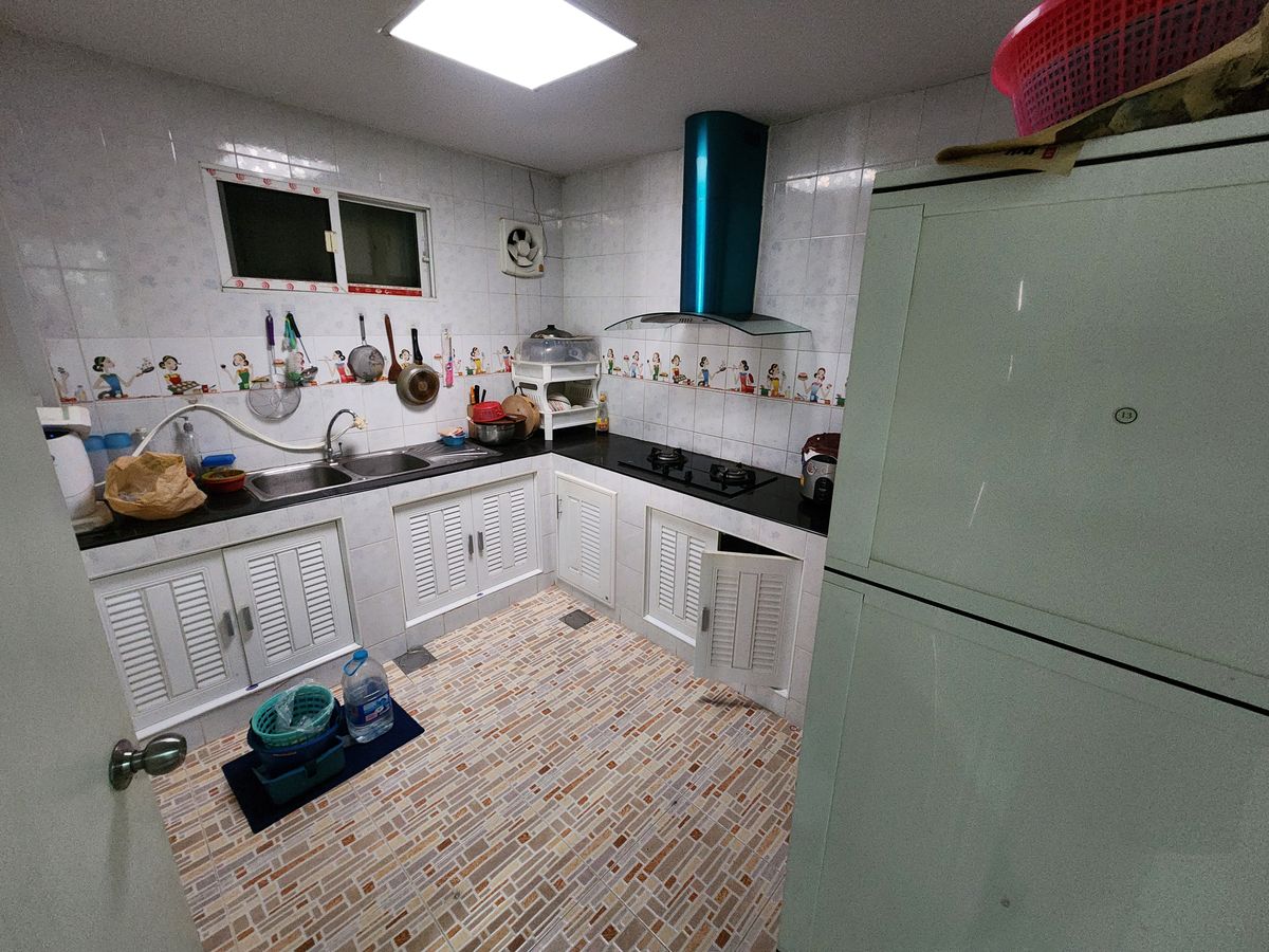 ให้เช่าทาวน์โฮมพระราม 5 ราชพฤกษ์ บางกรวย : ลดราคา**บ้านว่างครับผม 2 ห้องมาสเตอร์เบดรูม**หมู่บ้านโกลเด้นทาวน์ ปิ่นเกล้า-จรัญสนิทวงศ์📌📌ซอยที่ 7 เพื่อนบ้านดี อยู่ใกล้ทางเข้าโครงการเดินทางสะดวก