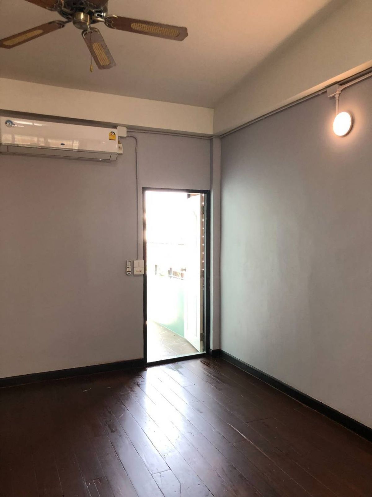 For RentShop HouseSukhumvit, Asoke, Thonglor : Rent a 3rd floor commercial building, Soi Sukhumvit 49, suitable for living- opening a business- doing home office (N.1037)