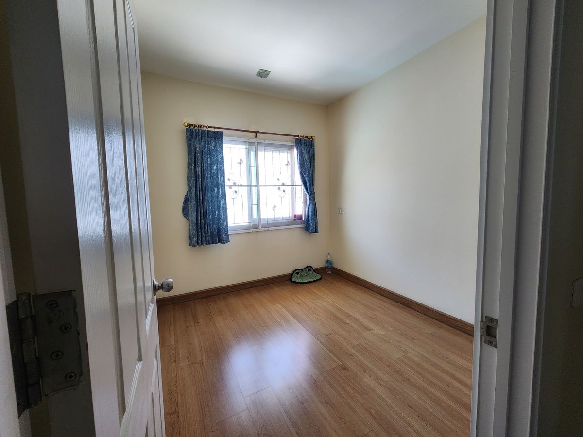 ให้เช่าทาวน์โฮมพระราม 5 ราชพฤกษ์ บางกรวย : ลดราคา**บ้านว่างครับผม 2 ห้องมาสเตอร์เบดรูม**หมู่บ้านโกลเด้นทาวน์ ปิ่นเกล้า-จรัญสนิทวงศ์📌📌ซอยที่ 7 เพื่อนบ้านดี อยู่ใกล้ทางเข้าโครงการเดินทางสะดวก