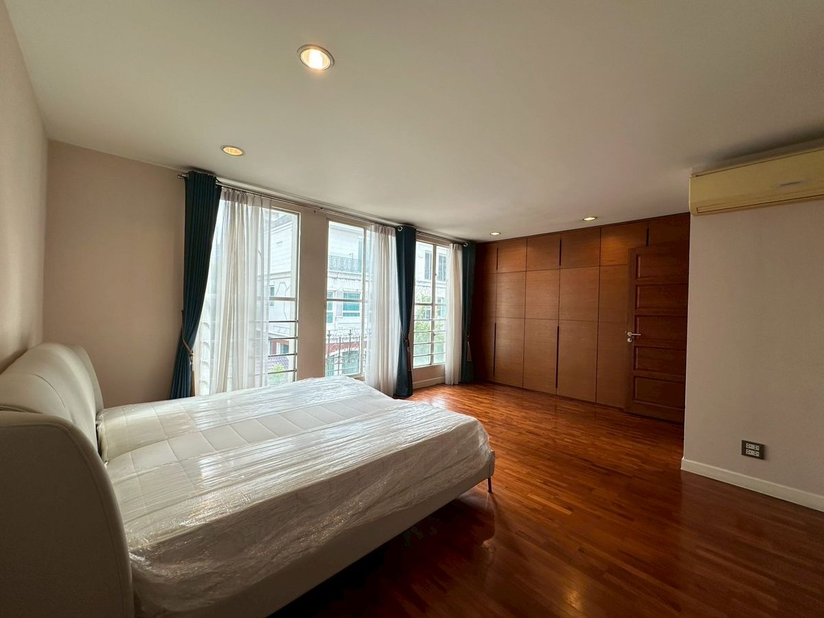 For RentTownhomeSukhumvit, Asoke, Thonglor : Baan Klang Krung Thonglor for Rent! 4-Storey House 4 Bedroom 5 Bathroom 380 SQ.M Fully Fitted Near BTS Thonglor