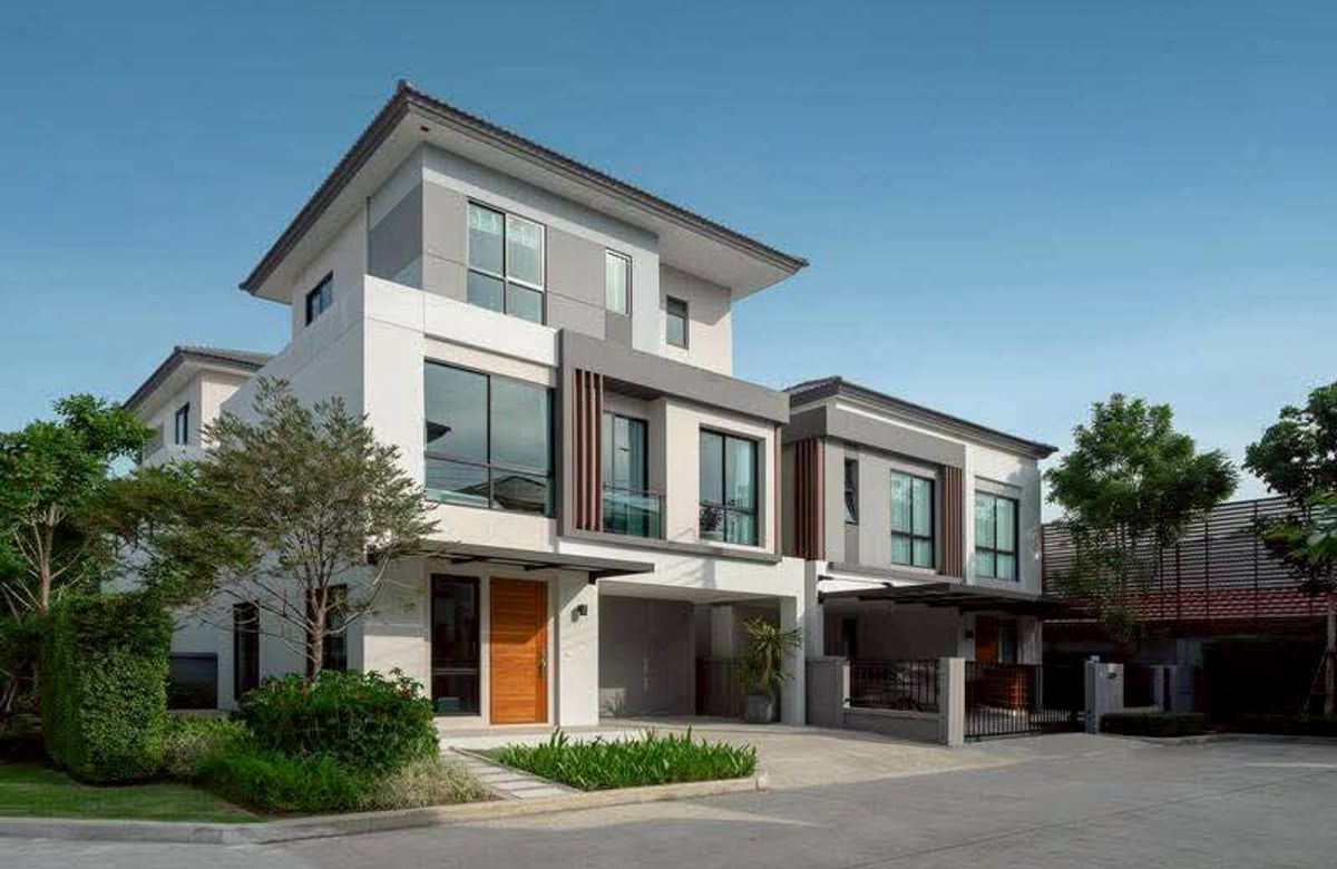 บ้านเอกชัย บางบอน :  ขาย & ให้เช่า บ้านหรู Modern Tropical 2 ชั้น โครงการ Ninya กัลปพฤกษ์ ✨🏡  บ้านสวยสไตล์โมเดิร์น เรียบหรู พร้อม Built-in ทั้งหลัง + Digital Door Lock พร้อมอยู่! 📍 ทำเลทองติดถนนใหญ่กัลปพฤกษ์ เดินทางง่าย เข้า-ออกได้หลายเส้นทาง ใกล้สาทร ใกล้ทางด่วน และสำเพ