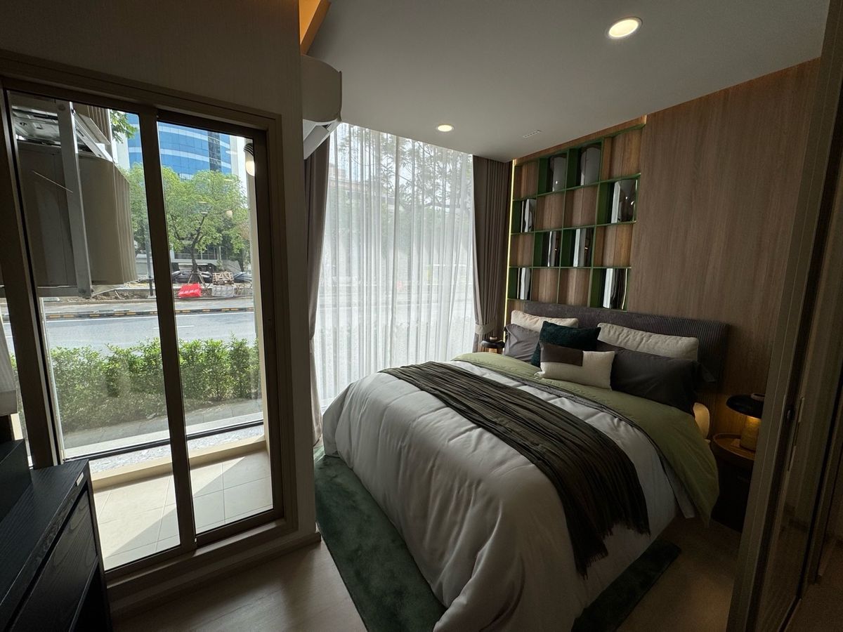 For SaleCondoSathorn, Narathiwat : Life Sathorn-Narathiwat 22 Low-Rise, 8 floors, Central Sathorn, Narathiwat, Rama 3, near BTS Chong Nonsi and BRT Chan Road