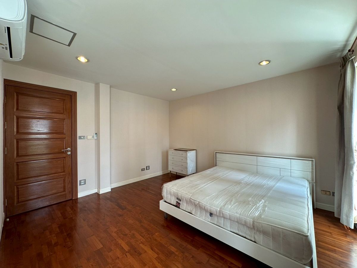 For RentTownhomeSukhumvit, Asoke, Thonglor : Baan Klang Krung Thonglor for Rent! 4-Storey House 4 Bedroom 5 Bathroom 380 SQ.M Fully Fitted Near BTS Thonglor