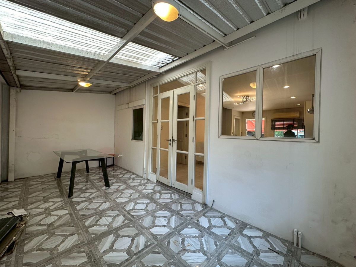 For RentTownhomeSukhumvit, Asoke, Thonglor : Baan Klang Krung Thonglor for Rent! 4-Storey House 4 Bedroom 5 Bathroom 380 SQ.M Fully Fitted Near BTS Thonglor