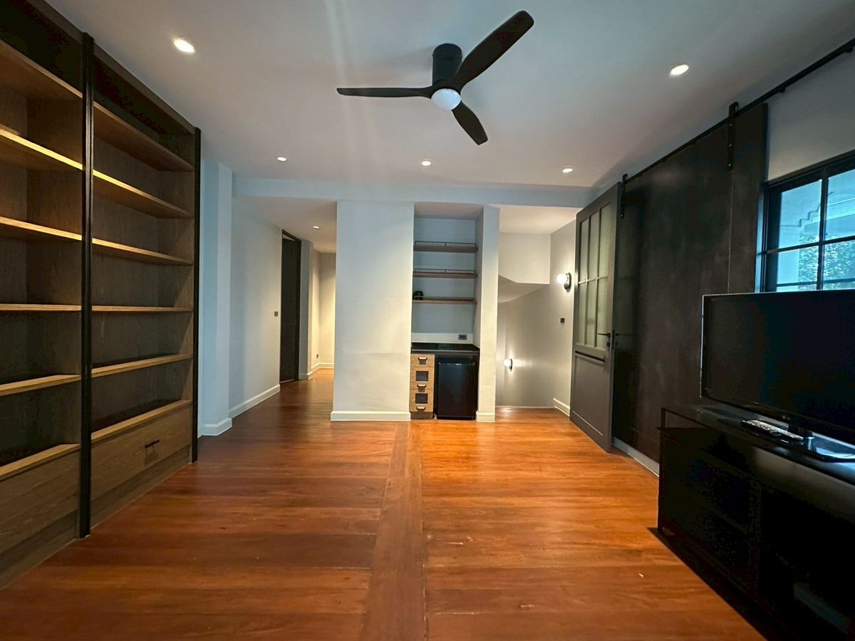 For RentHouseSukhumvit, Asoke, Thonglor : For rent House in Thonglor!🎈 3-storey house 4 bedroom 6 bathroom fully furnished ready to move in near BTS Thonglor